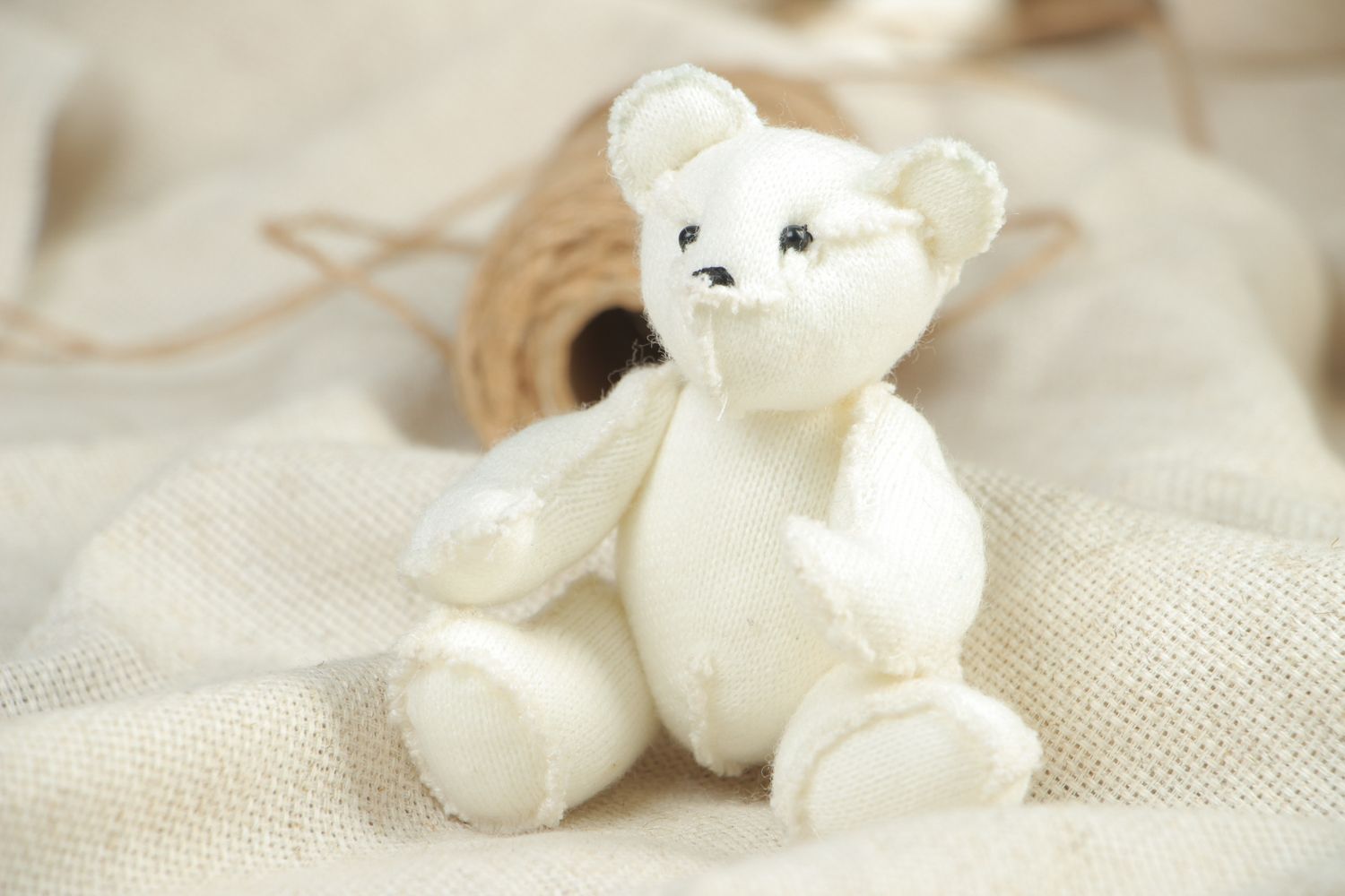 Мягкая игрушка ручной работы из ткани Белый медведь фото 4