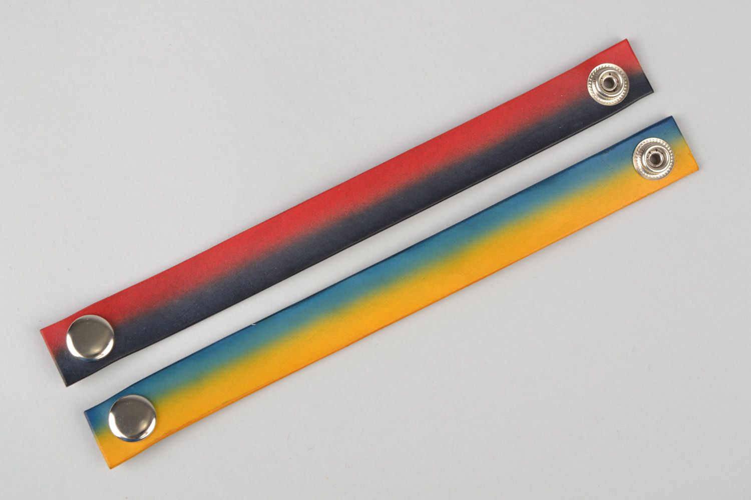 Bracelets en cuir naturel multicolores avec boutons-pression faits main 2 pièces photo 3