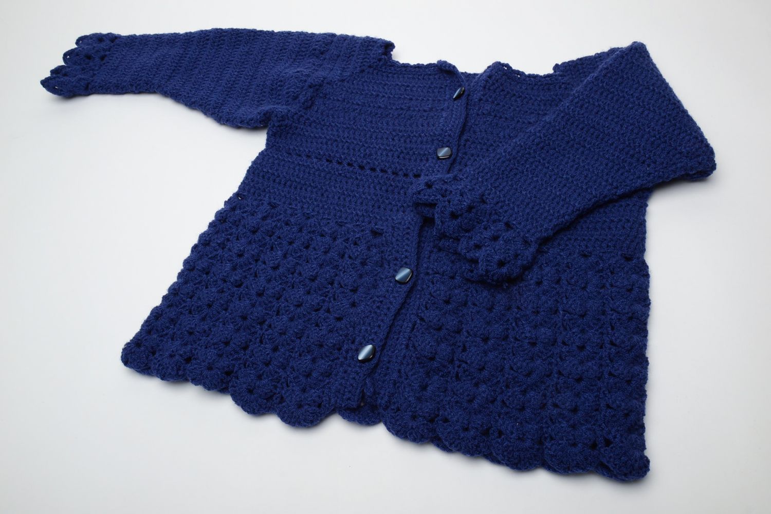 Gilet tricoté au crochet en acrylique bleu fait main pour fille de 6 ans photo 2