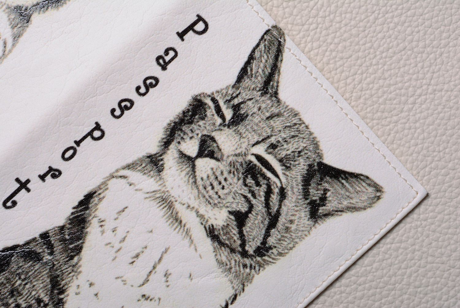 Обложка на паспорт с котом кожзам ручная работа  фото 3