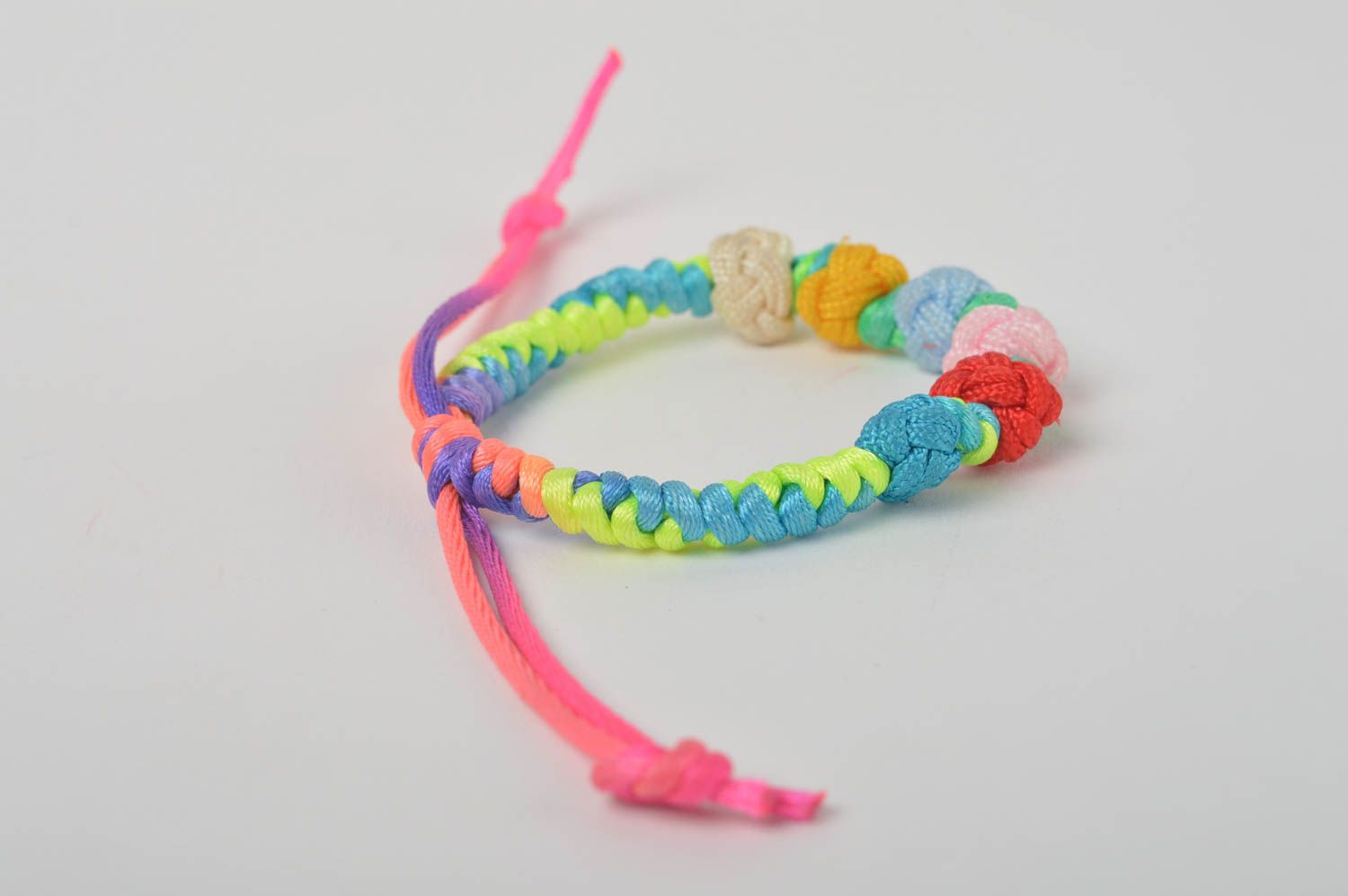 Браслет ручной работы браслет из шнурков плетеный браслет яркий летний фото 3