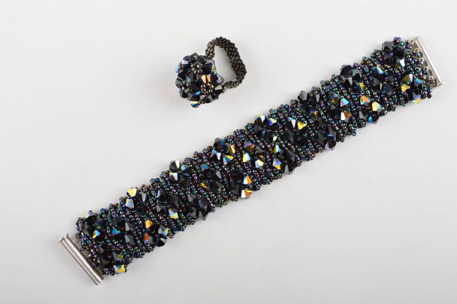 Bijoux fait main noirs Bracelet fantaisie Bague originale perles de rocaille photo 2