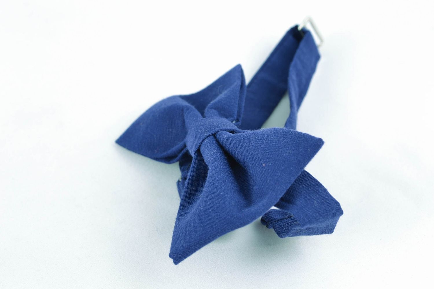Текстильный галстук-бабочка темно-синий фото 4