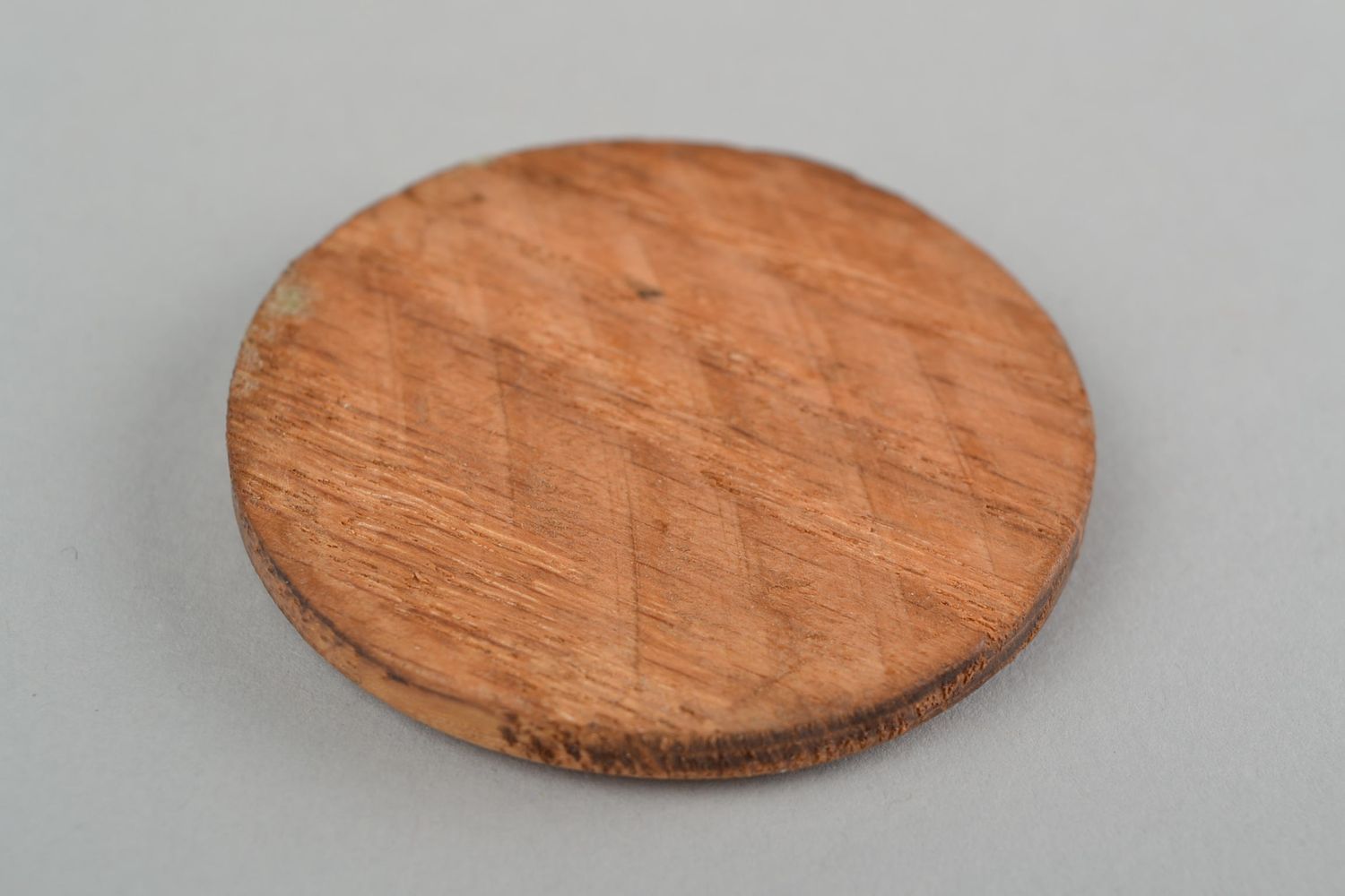 Slawisches rundes künstlerisches Amulett aus Holz Wanderer originelles Geschenk foto 5