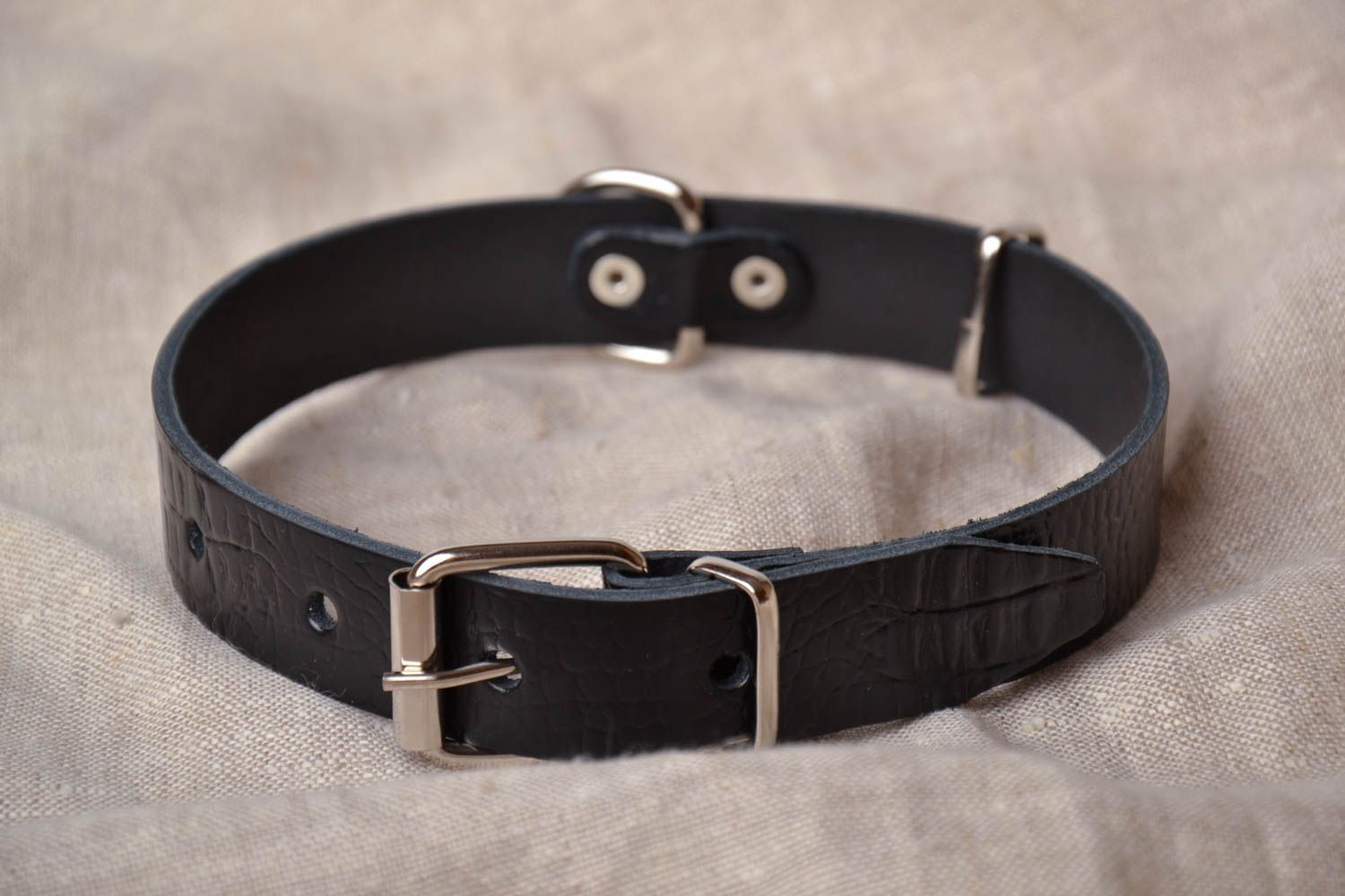 Schwarzes Lederhalsband für Hund  foto 1