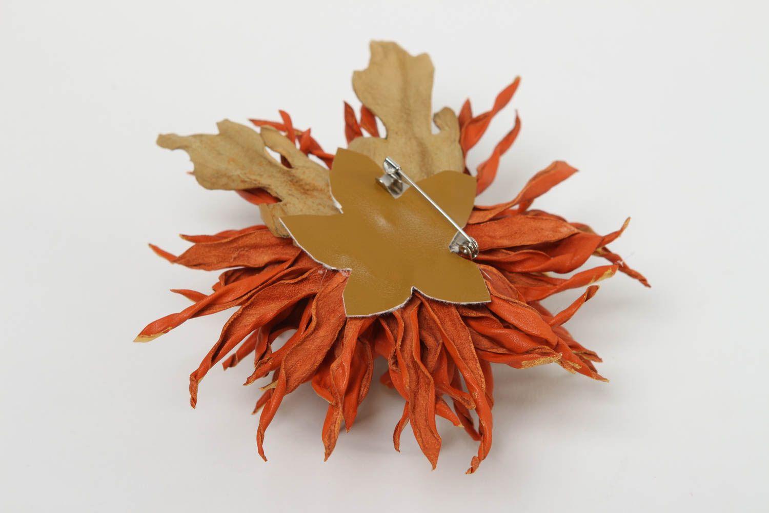 Broche en cuir design Bijou fait main Accessoire femme fleur orange belle photo 4