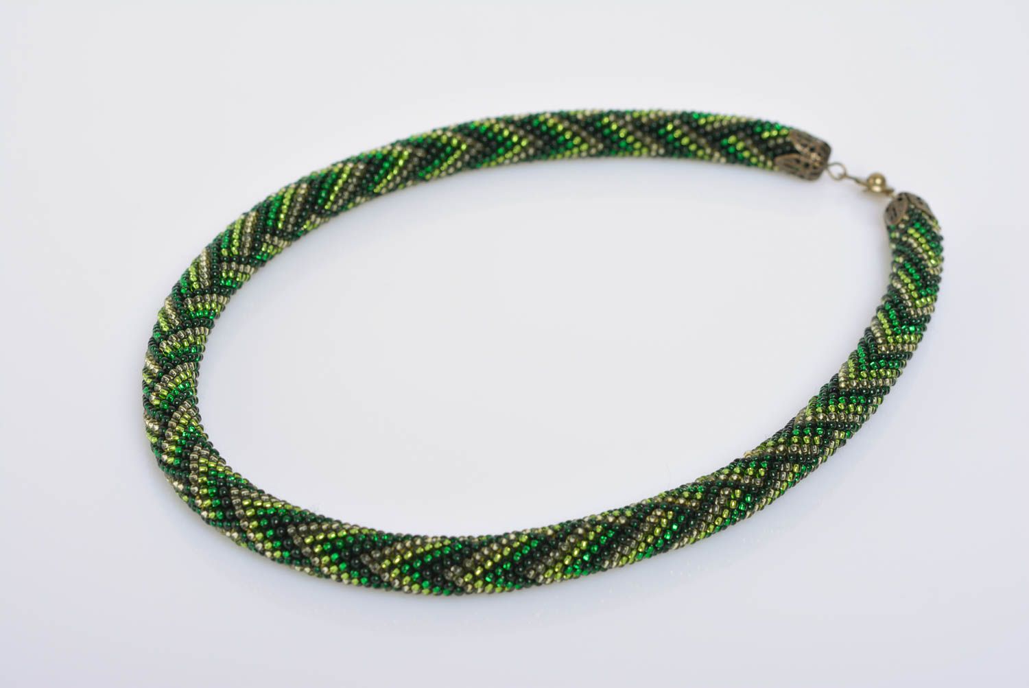 Collier spirale en perles de rocaille fait main tressé vert élégant original photo 1
