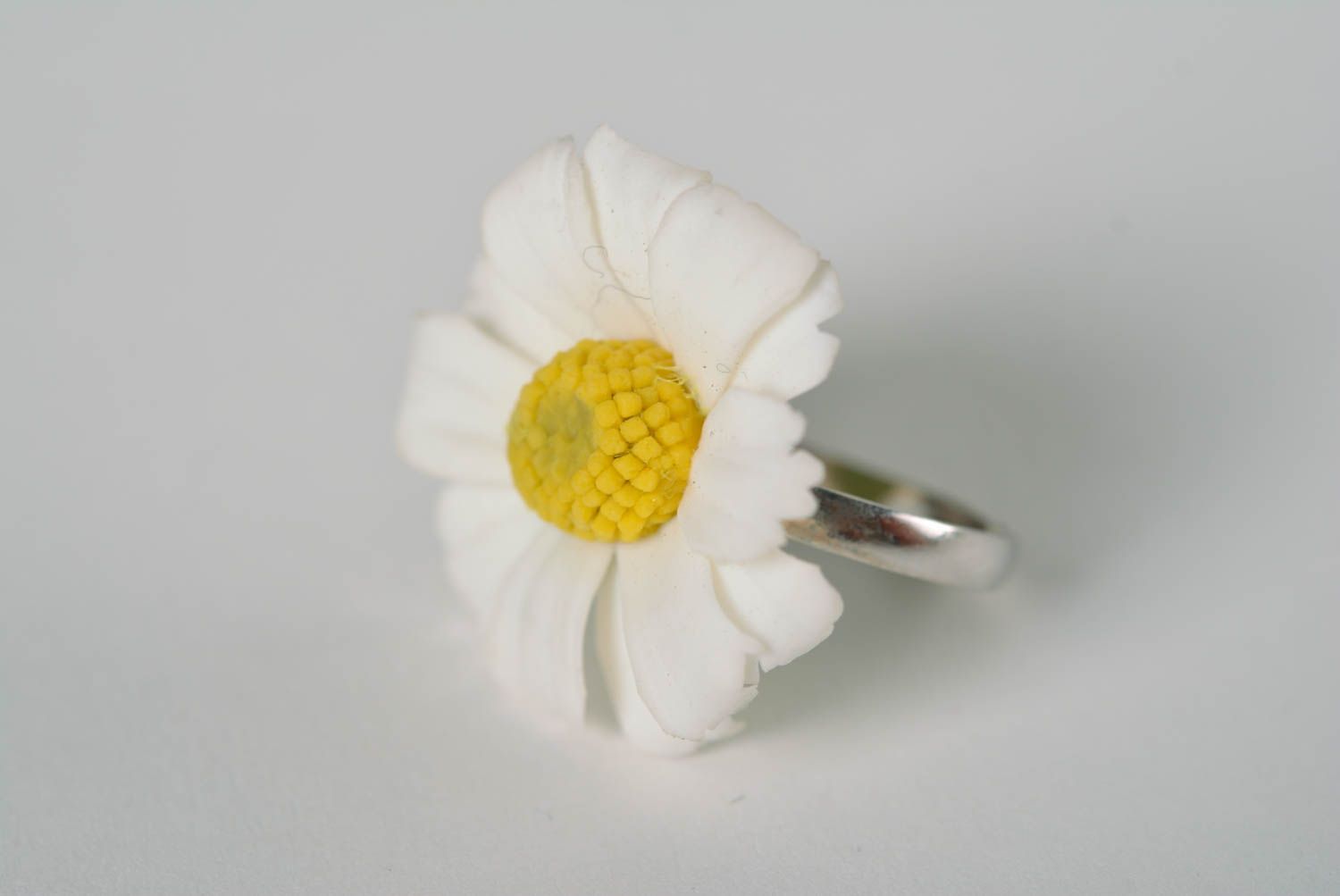 Beautiful women's homemade polymer clay flower ring White Daisy photo 5
