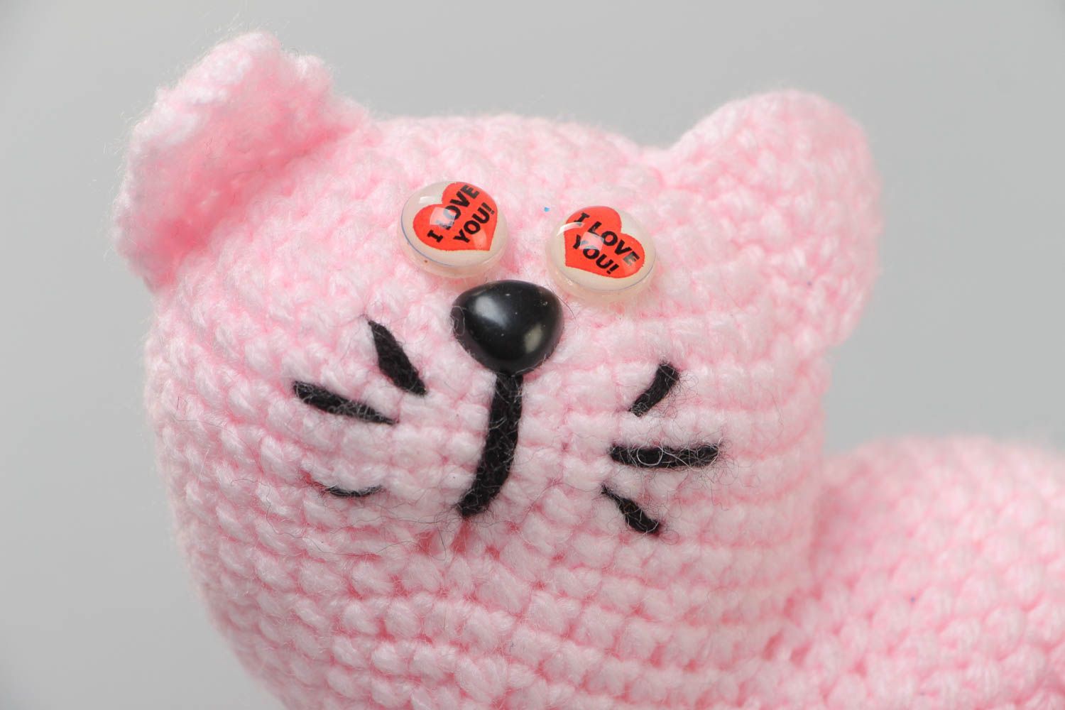 Petit jouet décoratif tricoté fait main design original pour enfant Chat rose photo 3