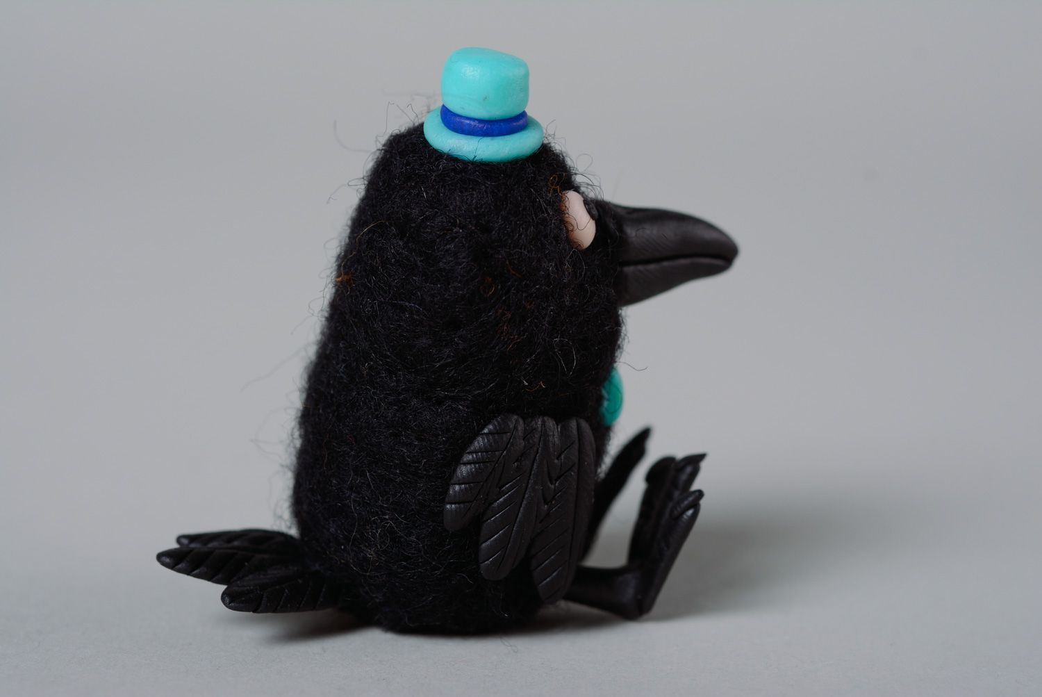 Валяная игрушка ворона миниатюрная фото 3