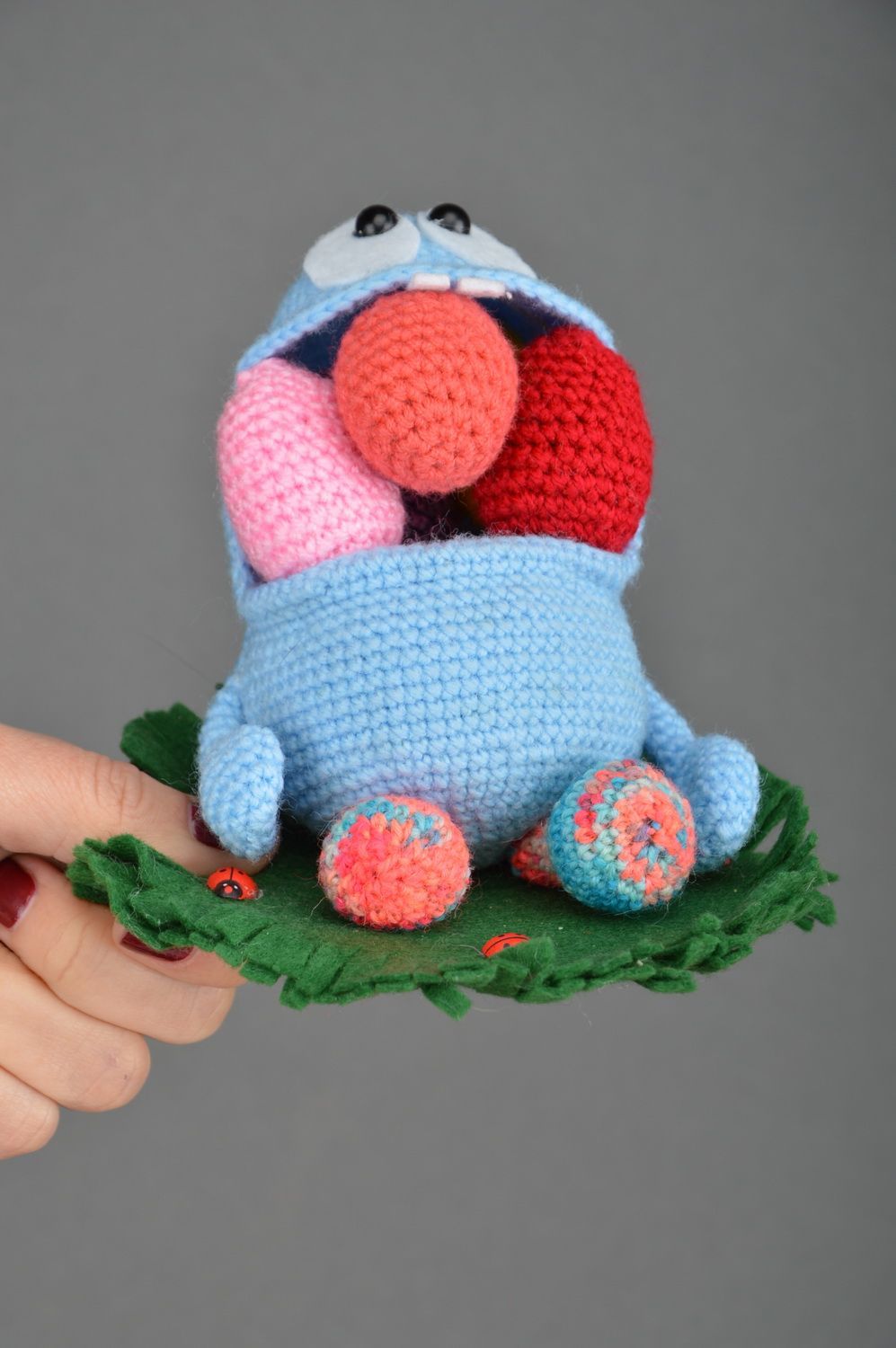 Jouet tricoté original fait main petit bleu décoratif pour enfant plus de 3 ans photo 3