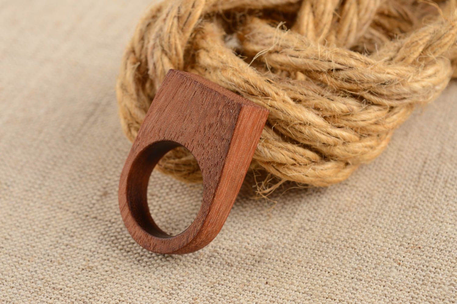 Designer Damen handmade Ring aus Holz geschnitzt originell künstlerisch foto 1
