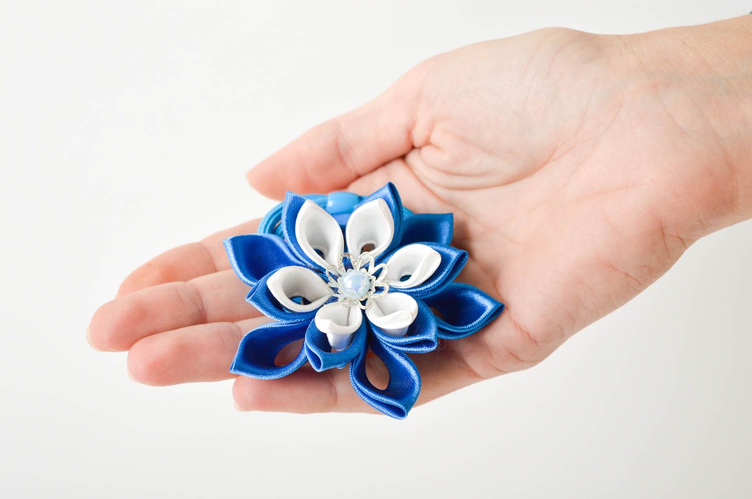 Élastique à cheveux fait main Accessoire cheveux fleur bleu blanc Cadeau femme photo 5