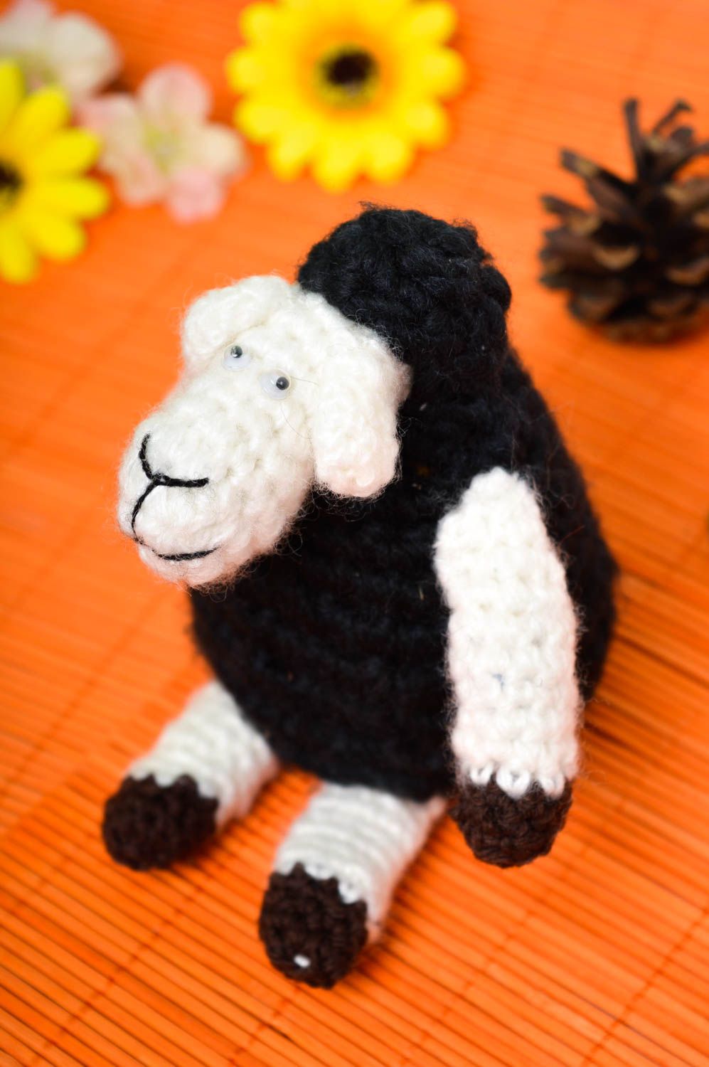 Schaf Kuscheltier handmade Stoff Kuscheltier Spielzeug für Kinder schwarz weiß foto 1