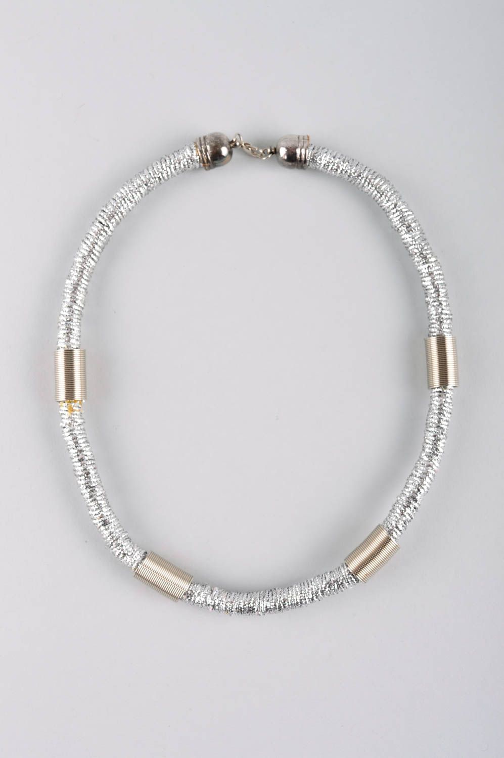 Плетеное колье ручной работы стильное авторское ожерелье украшение на шею фото 2