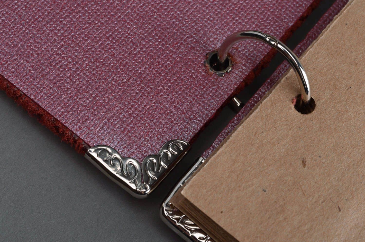 Cuaderno con tapa de cuero artesanal en técnica de scrapbook Calavera en flores foto 1