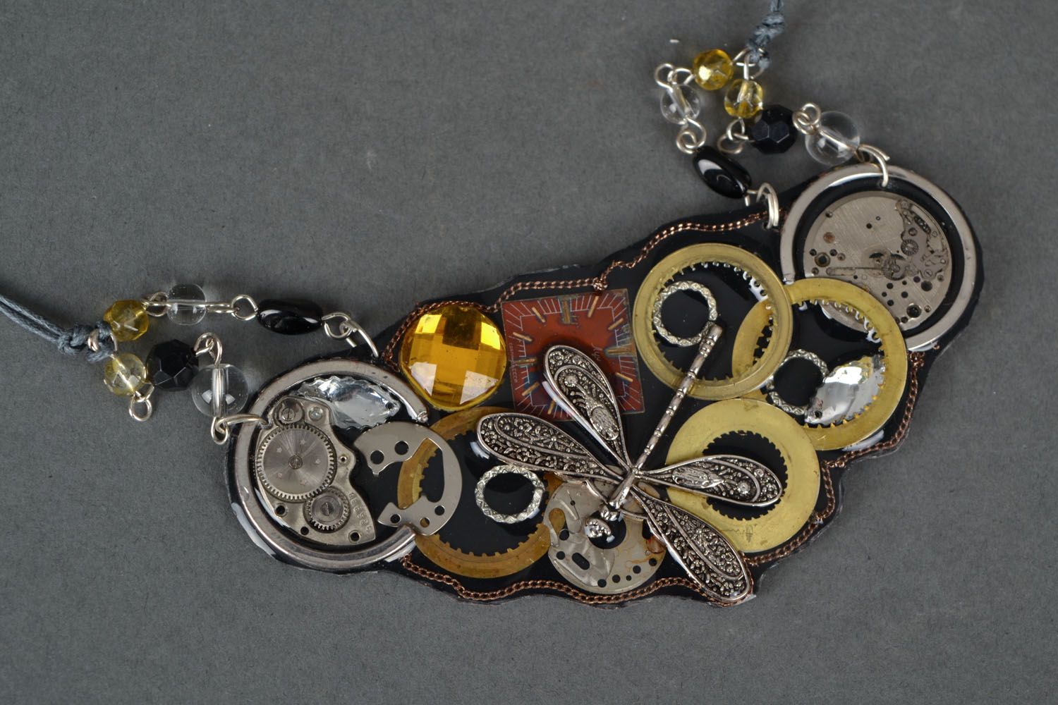 Pendentif avec mécanisme de montre fait main photo 2