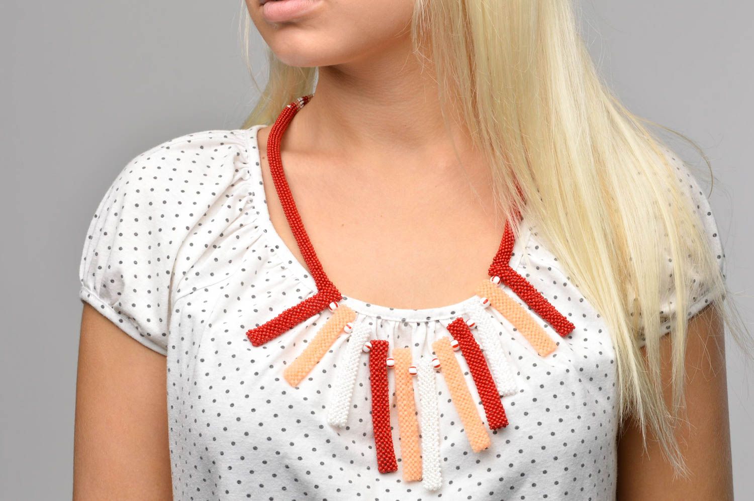 Collana di perline fatta a mano bigiotteria da donna in colore rosso bianco
 foto 3