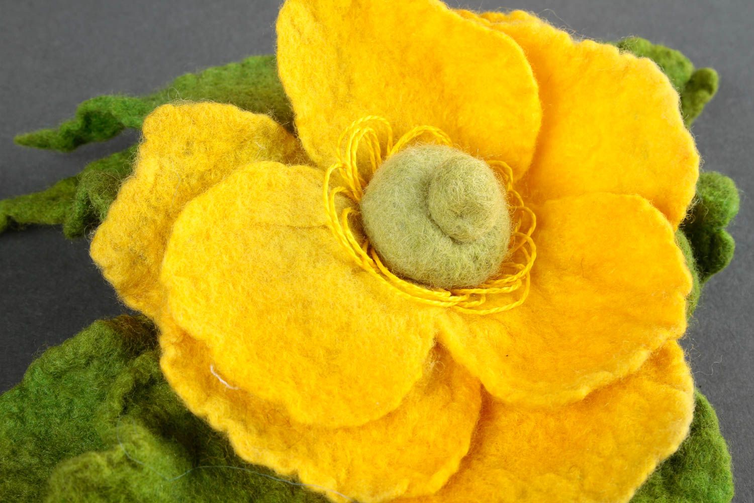 Broche fleur jaune Pince cheveux faite main grande en laine Accessoire femme photo 3