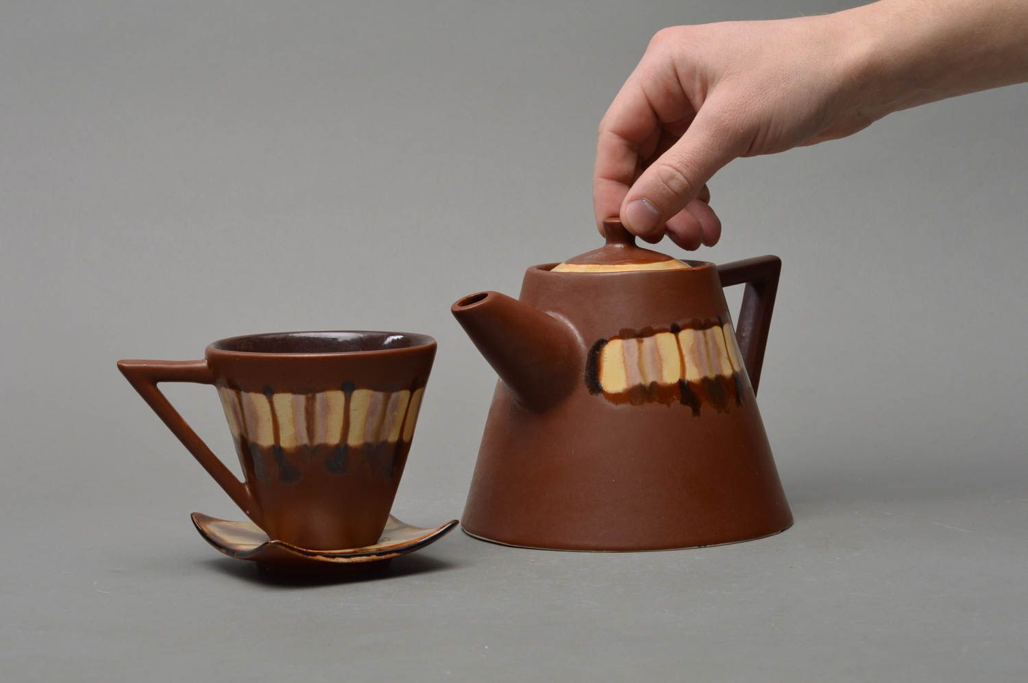 Art handmade pottery set of pyramid shape kettle and teacup in brown and beige color photo 4