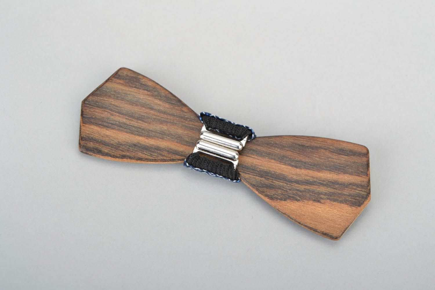 Handmade wooden bow tie photo 3
