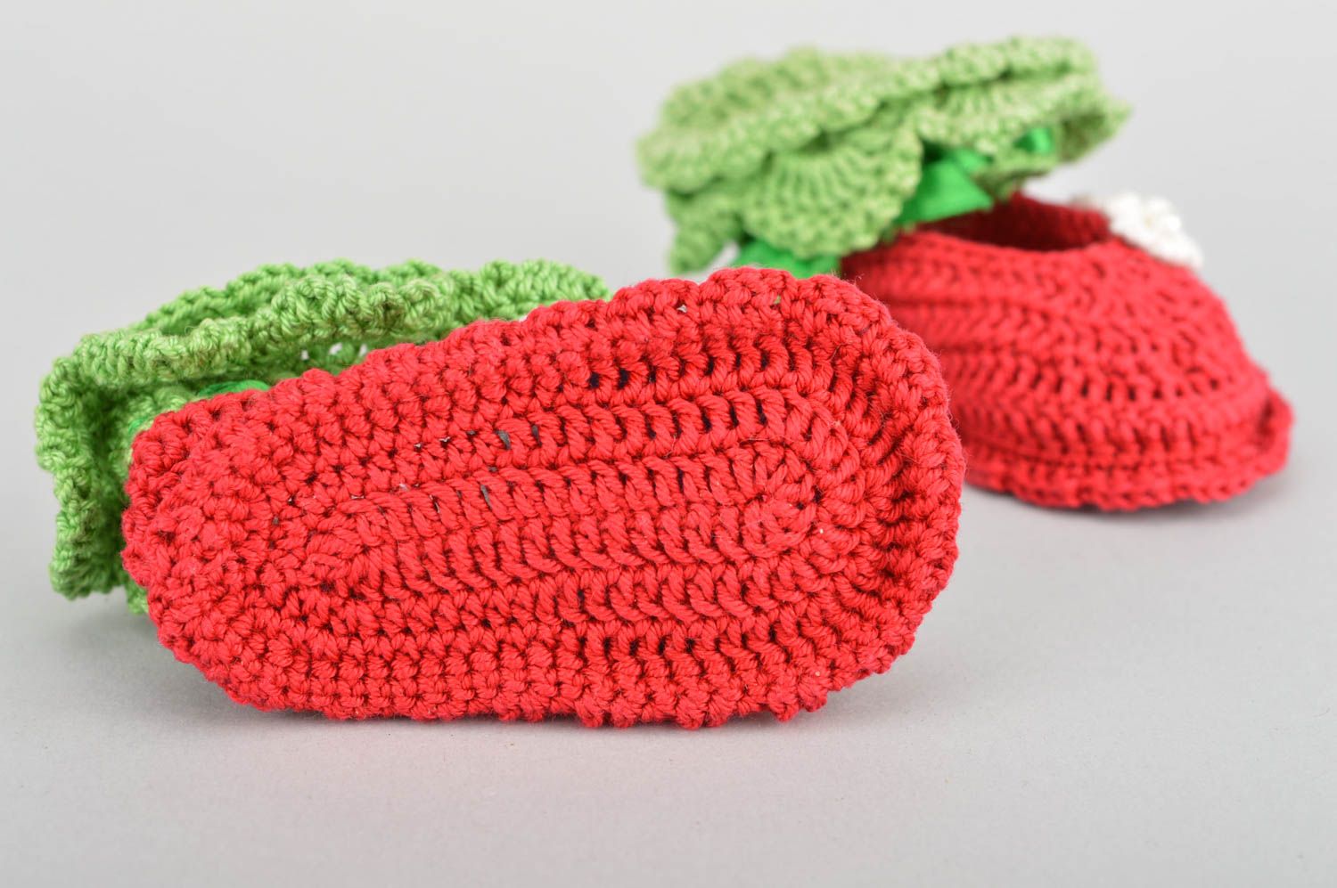 Handmade baby shoes crocheted of acrylic threads red and green with bows photo 5