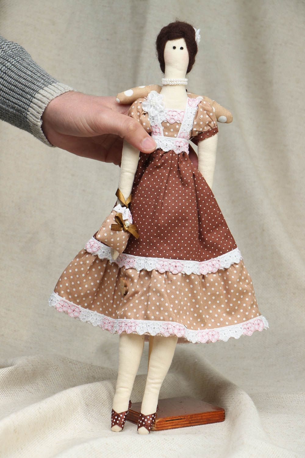 Künstlerische Puppe aus Textil foto 4