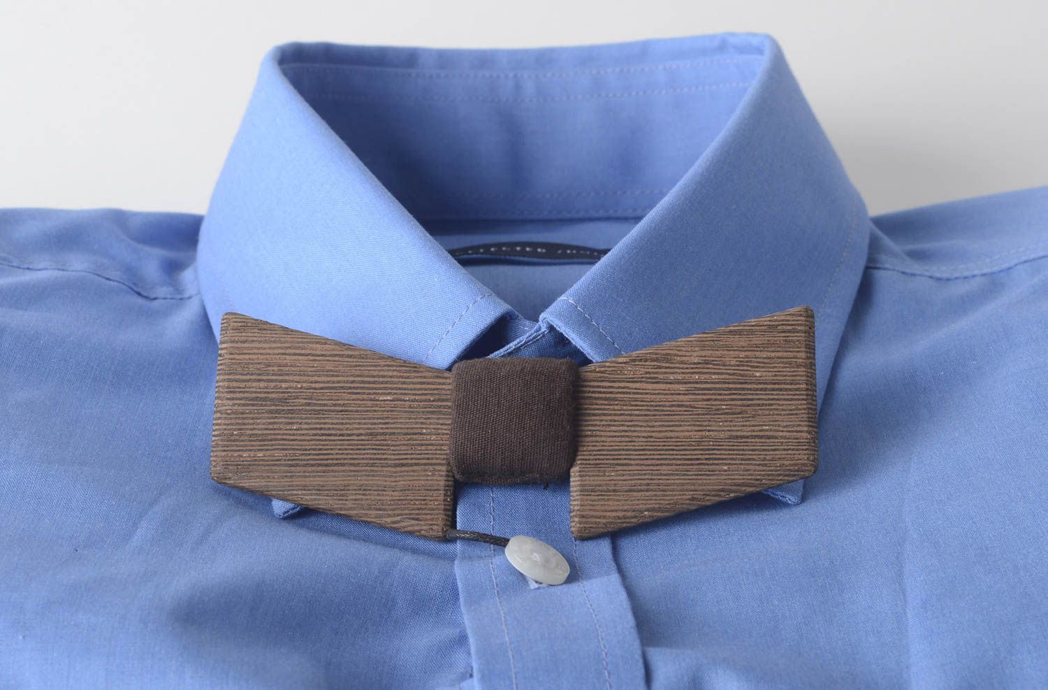 Accessoire für Männer handgeschaffen Fliege aus Holz schöne Fliege Krawatte foto 5