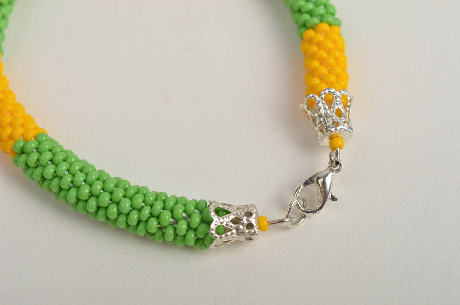 Bracelet en perles de rocaille Bijou fait main couleurs vives Cadeau enfant photo 4