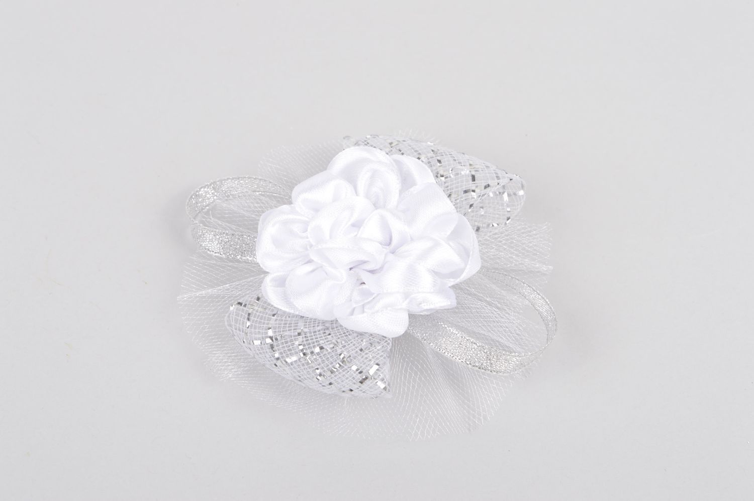 Weiße zarte Blume Haarspange handgemachter Schmuck Accessoire für Mädchen foto 2
