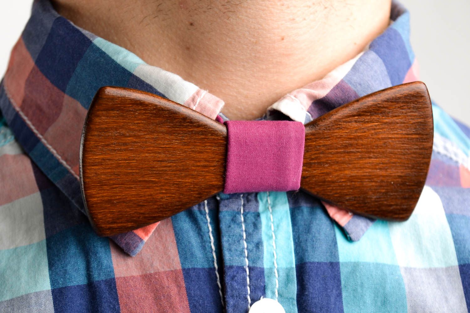 Corbata de lazo de madera artesanal pajarita moderna burdeos accesorio unisex foto 1