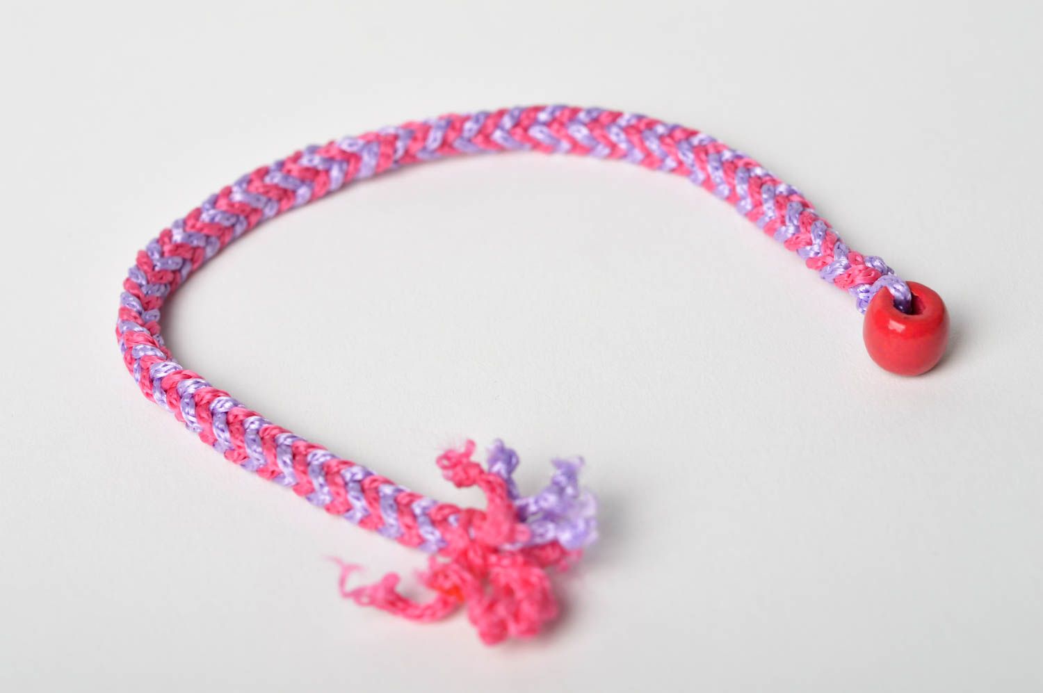 Bracelet textile Bijou fait main rose-violet tressé Accessoire femme design photo 5