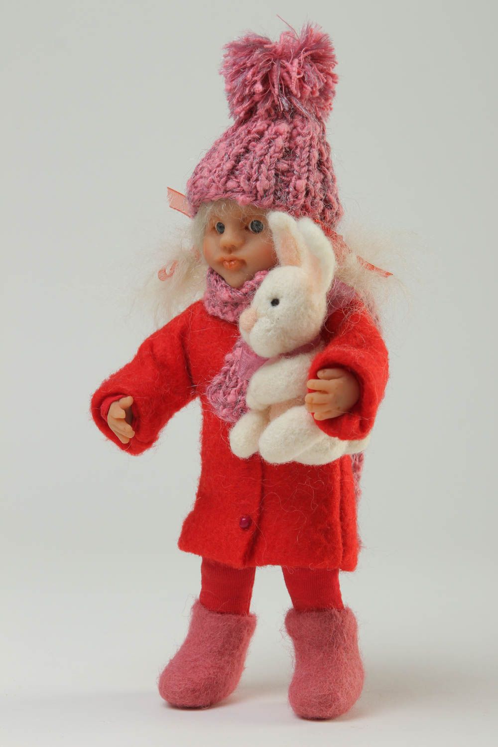 Игрушка ручной работы авторская кукла в пальто дизайнерская кукла для декора фото 2