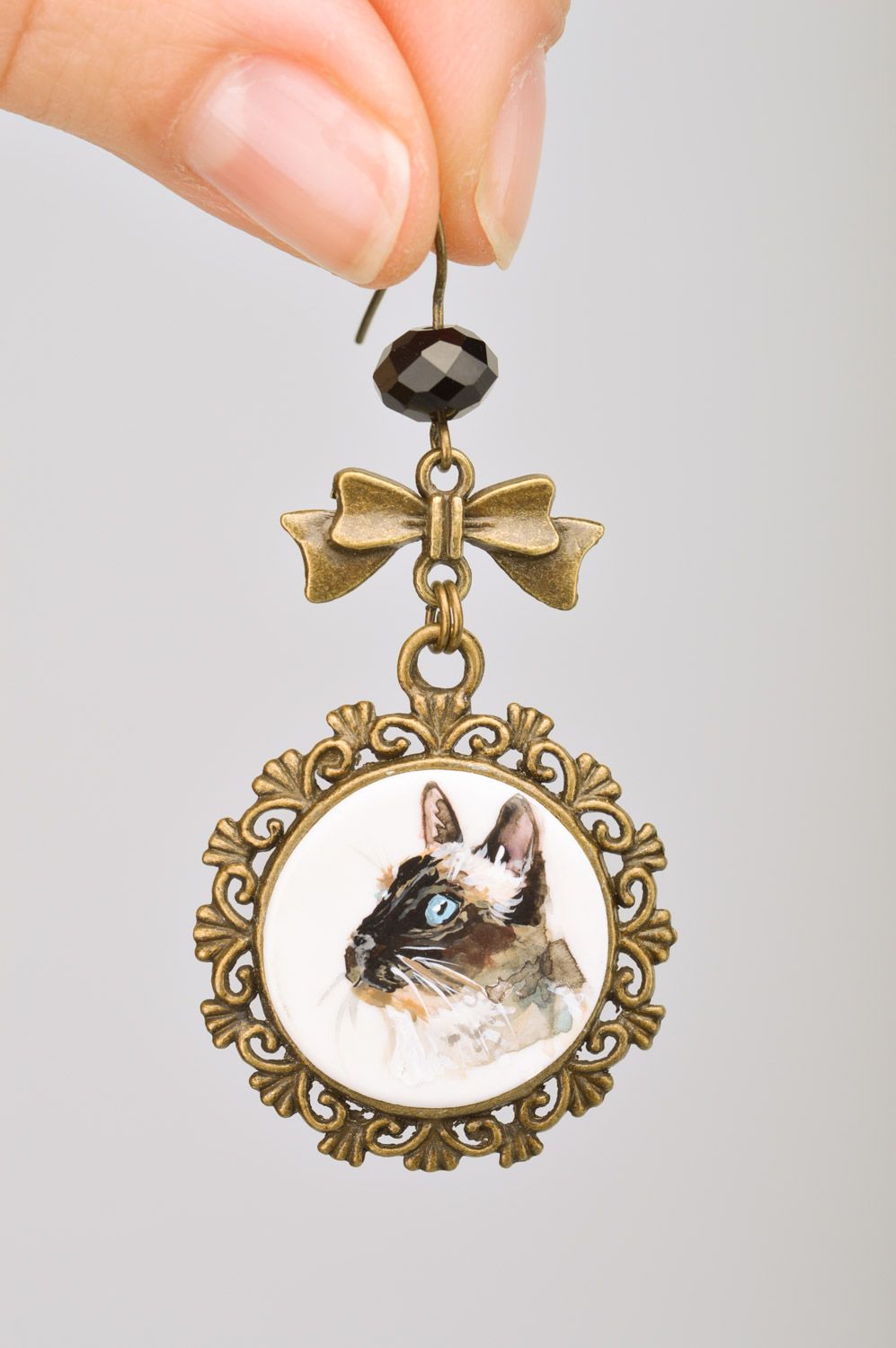 Handmade Ohrringe aus Metall mit miniatüresker Bemalung Katzen künstlerisch schön foto 3