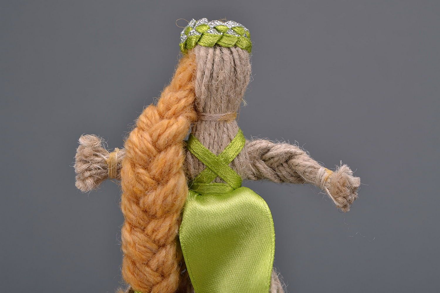 Kuschelige künstlerische Puppe Motanka aus Leinen Wesnjanka foto 3