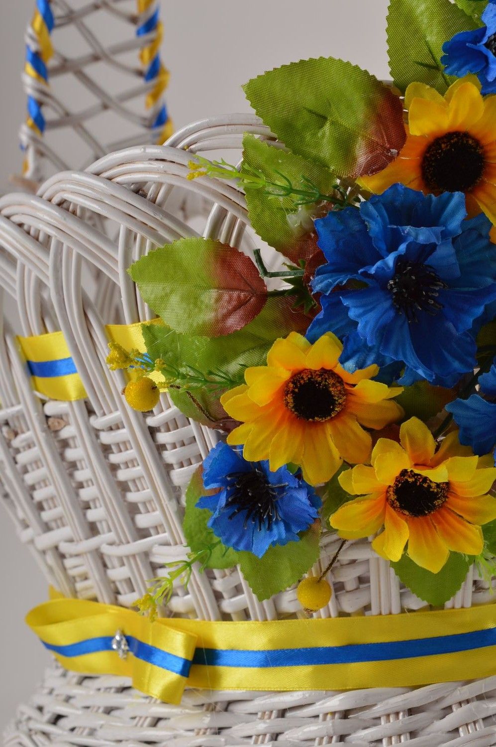 Cesta de mimbre decorada a mano con flores elemento decorativo regalo para mujer foto 4