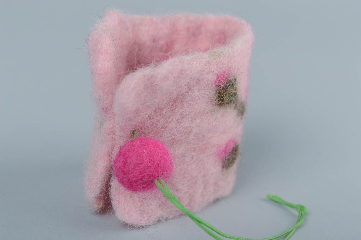 Bracelet en laine naturelle Bijou fait main rose Cadeau femme motif floral photo 3