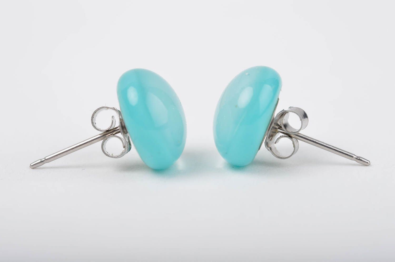 Boucles d'oreilles clous Bijou fait main en verre Accessoire femme bleu ciel  photo 2
