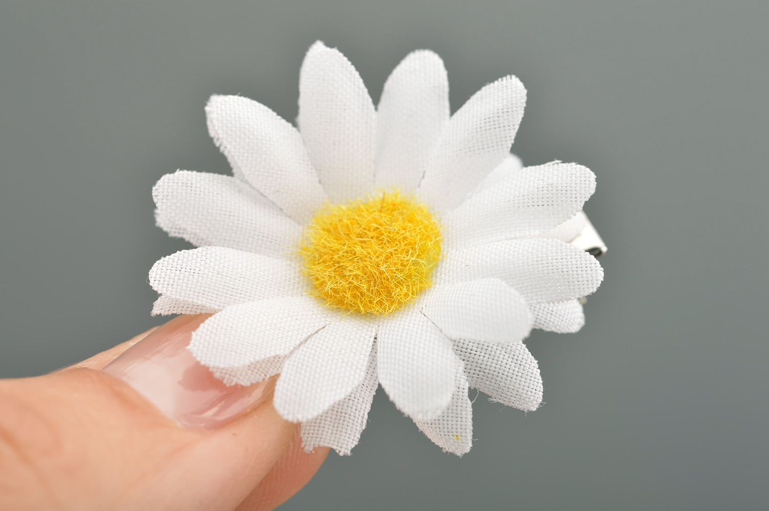 Pinzas de pelo con flores artificiales artesanales camomilas blancas originales foto 3