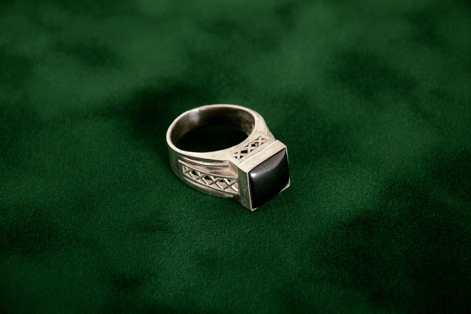 Украшение ручной работы серебряное кольцо подарок для мужчины с гематитом фото 1