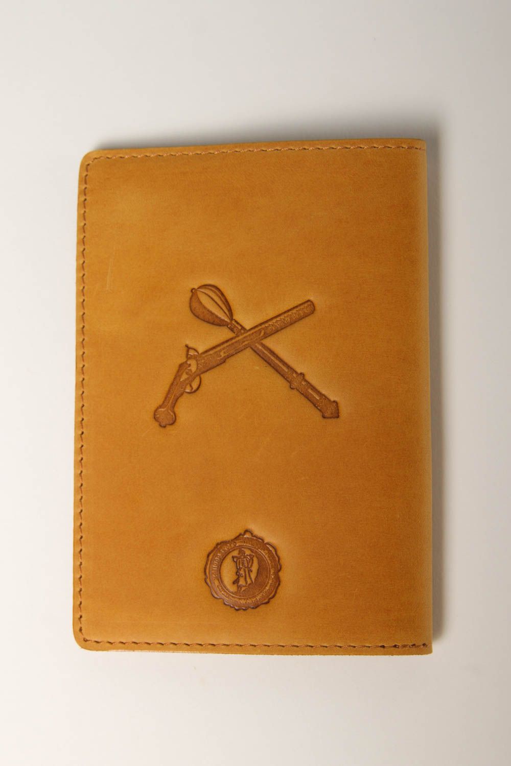 Кожаный аксессуар хенд мейд обложка на паспорт оригинальный подарок желтый фото 3