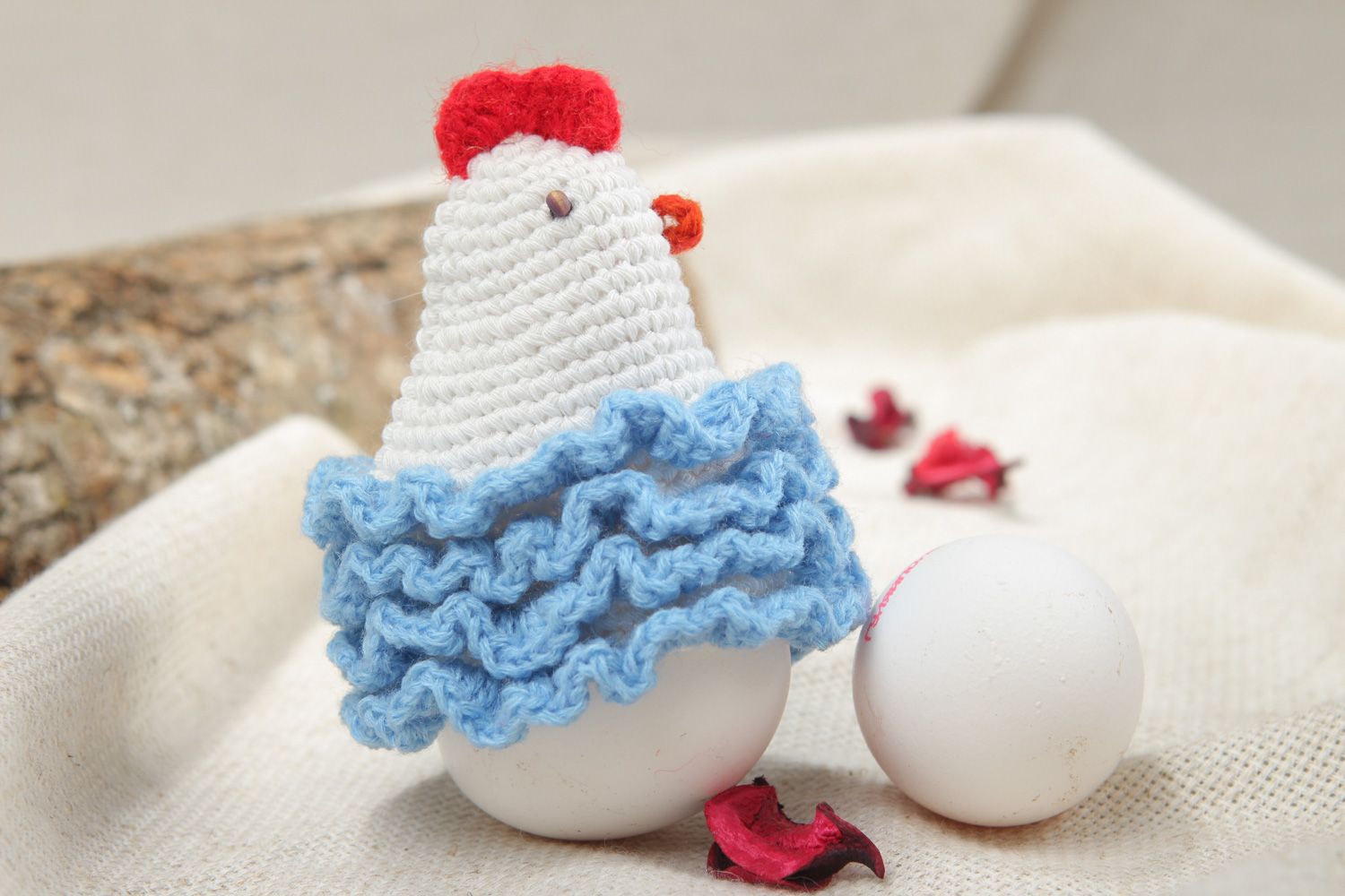 Poupée poule de Pâques faite main couvre-oeuf tricotée en laine et coton photo 5