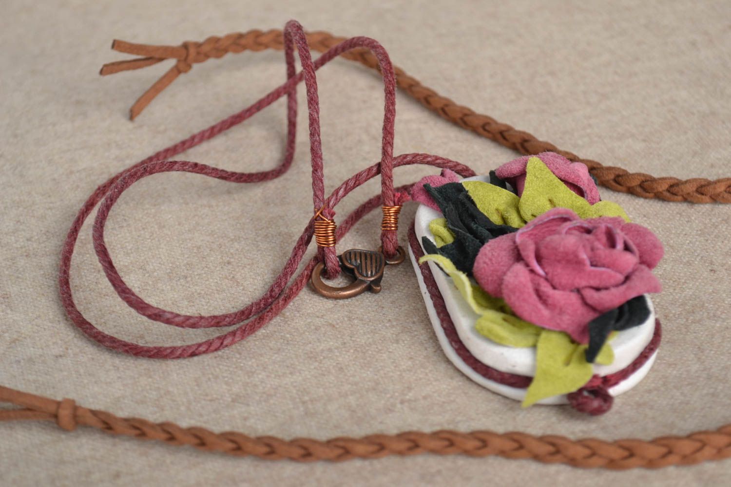 Handmade Halskette mit Anhänger Leder Accessoire schöner Schmuck für Damen  foto 1