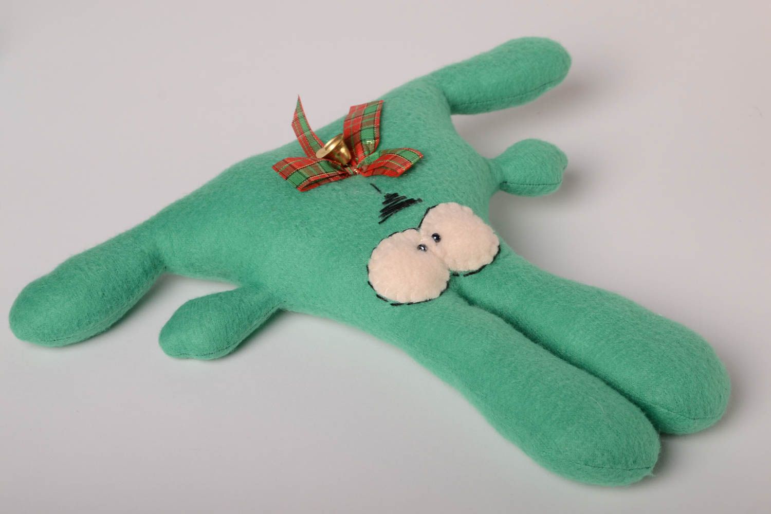 Muñeco de tela juguete artesanal peluche original conejito verde con lazo foto 3