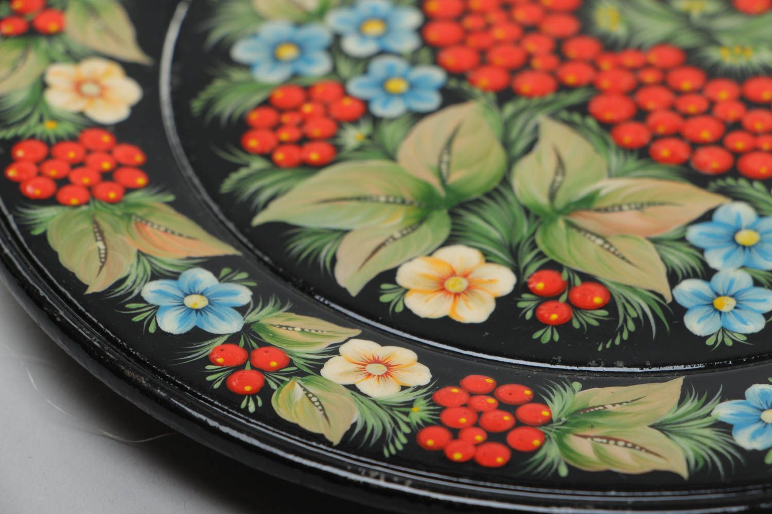 Декоративная тарелка с росписью масляными красками деревянная ручной работы фото 2