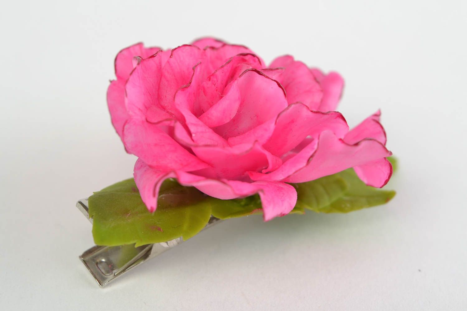 Заколка для волос из холодного фарфора ручной работы зажим в виде розовой розы фото 4