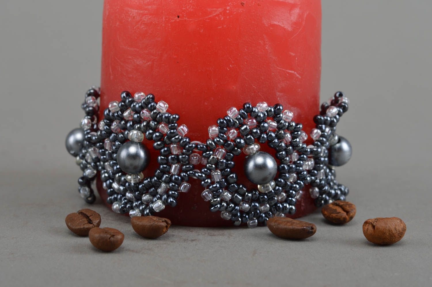Bracelet en perles de rocaille et perles fantaisie fait main gris Anthracite photo 1