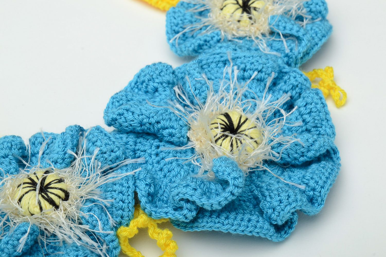 Collier tricoté en fils au crochet fait main massif bleu et jaune pour femme photo 3
