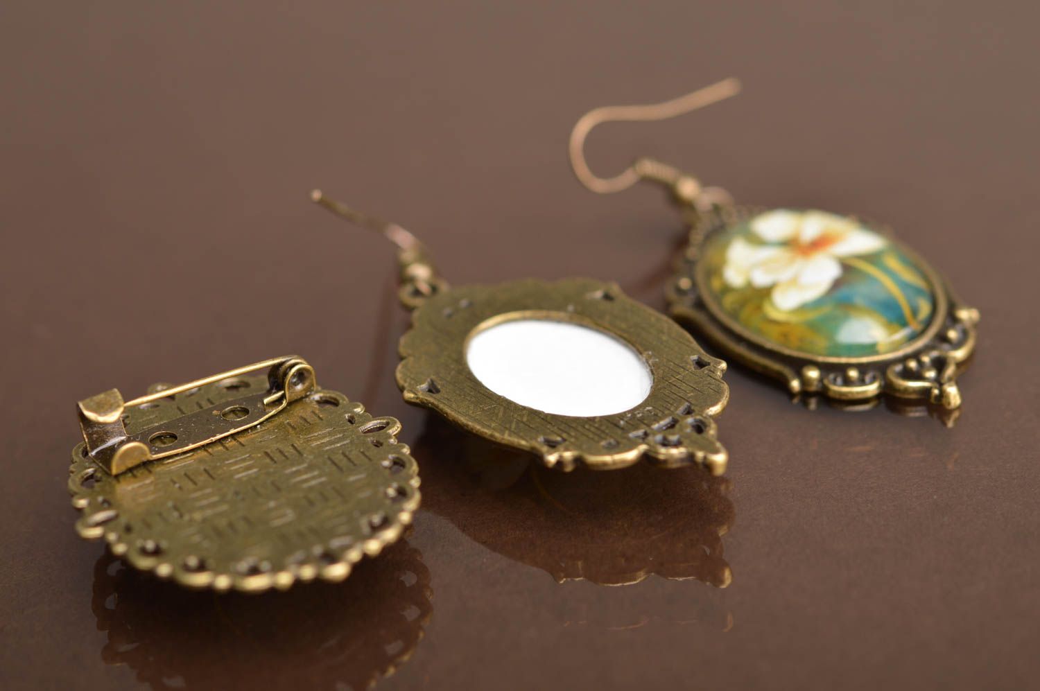 Set of jewelry made of metal brooch and earrings in vintage style with cabochon  photo 5