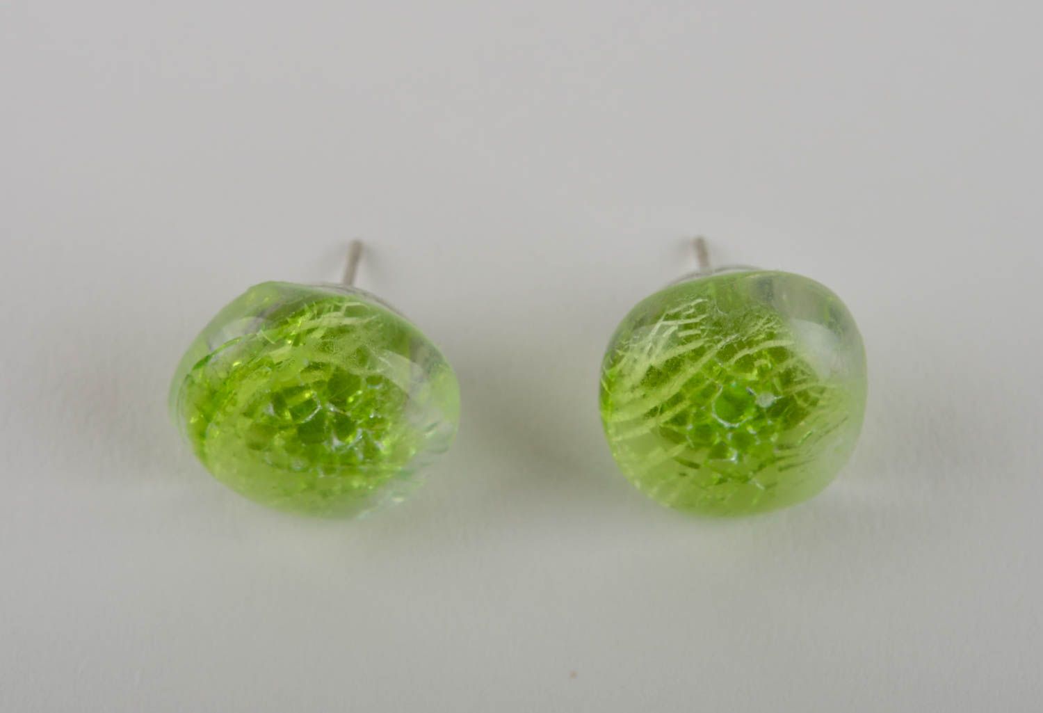 Boucles d'oreilles puces Bijou fait main rondes vertes en verre Cadeau femme photo 2